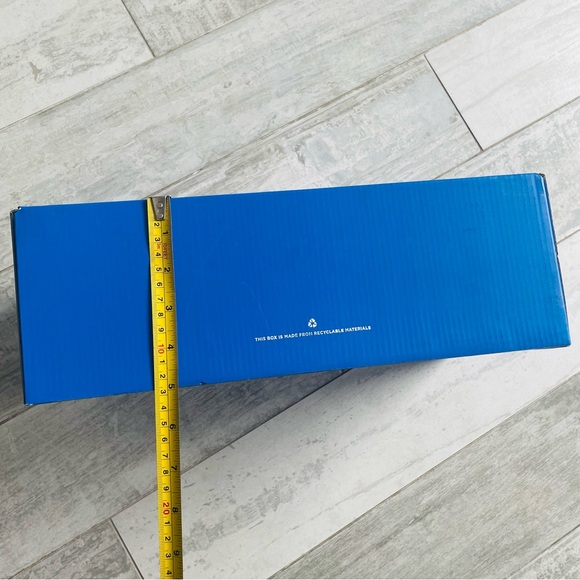 VINCE CAMUTO ROYAL BLUE EMPTY SHOEBOX - Picture 10 of 14